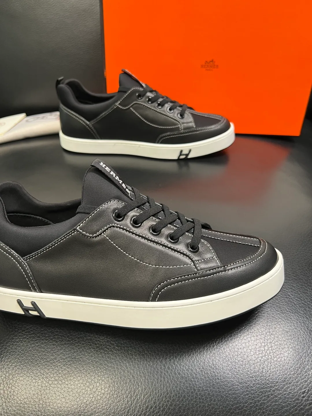 Men's shoes 💰700 Hermes High-quality top crafts Hermes counters are selling simultaneously with original factory configuration, original cowhide fabric imported from Italy, high-quality splicing technology, fully imported water-dyed cowhide lining, soles: original soles specially provided by the original factory are super comfortable, original factory and single goods are welcome to compare, code number 38-44 (customized 45)